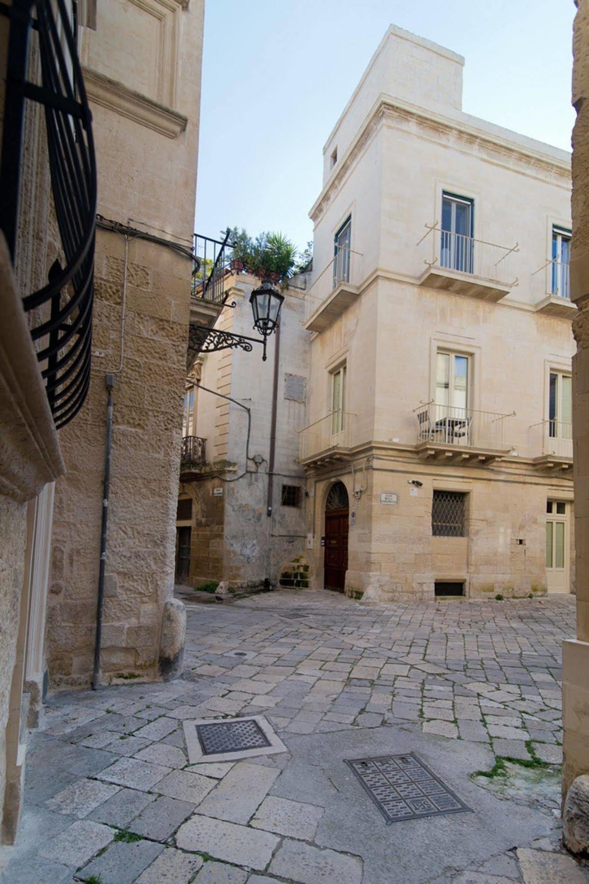 Vicodellacavallerizza - Boutique Apartments Lecce Exterior foto